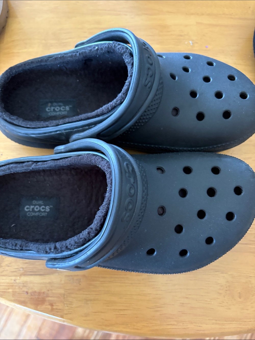 CROCS Black Fuzz-Lined Classic Clog
